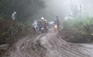 FOTO LONGSOR BOYOLALI : Begini Kondisi Tanah Longsor di Jalur SSB