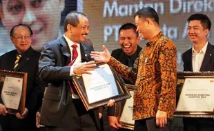 FOTO MARK PLUS CONFERENCE 2015 : Ignasius Jonan Marketeer of The Year