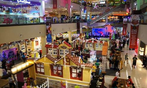 HARI NATAL 2014 : Solo Paragon Gelar Kampung Santa Lagi