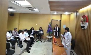 FOTO NATAL 2014 : Begini Suasana Kebaktian Natal di KPK