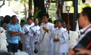 FOTO NATAL 2014 : Begini Suasana Misa Anak di Hari Natal