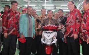 FOTO PABRIK BARU AHM : Wapres ke Pabrik Baru Astra Honda Motor