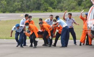 PESAWAT AIRASIA DITEMUKAN : Kondisi Jenazah Banyak yang Rusak, Identifikasi Makin Sulit