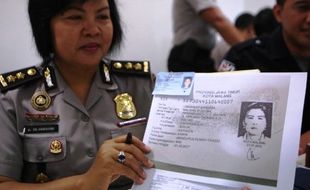 FOTO PESAWAT AIRASIA HILANG : Polisi Himpun Data Korban Airasia QZ 8501