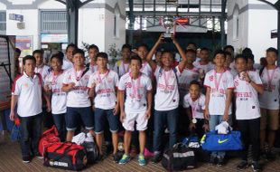 FOTO PIALA SURATIN 2014 : Ini Dia Persis Jr. dan Piala Runner Up