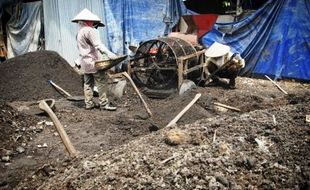 FOTO PUPUK ORGANIK : Sehari 5 Ton Pupuk Kudus ke Seluruh Jawa