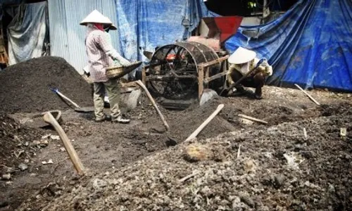 INOVASI SISWA : Siswa SMP 2 Jati Kudus Kembangkan Pupuk dari Kotoran Ayam 