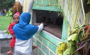 FOTO YAQOWIYU KLATEN : Warga Setor Apam untuk Disebar Panitia