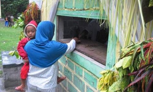 FOTO YAQOWIYU KLATEN : Warga Setor Apam untuk Disebar Panitia