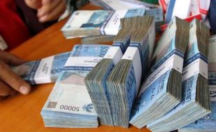 UANG BARU : Pedagang di Perbatasan Malaysia Malu Pakai Rupiah