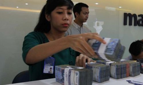 Kurs Rupiah Ditutup Menguat 17 Poin, Dibayangi Label "Tak Layak Investasi"