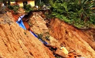 Longsor di Brebes, 4 Orang Masih Tertimbun