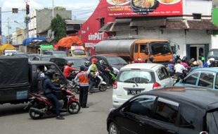 SOLO MACET : Arus Kendaraan Luar Kota Membeludak