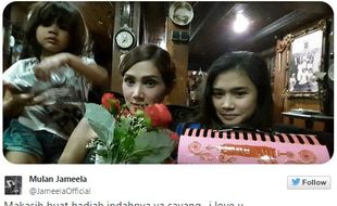 TRENDING SOSMED : Foto Hari Ibu Bersama Anak, Mulan Malah Dibully