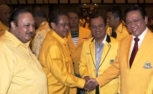 KONFLIK INTERNAL PARTAI GOLKAR : Gugatan Ditolak Pengadilan, Kubu Agung Laksono Melunak