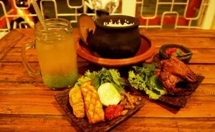 KULINER SOLORAYA : Mau Kuliner Zadul? Coba Sega Kalong atau Nasi Bakar Pendhil...