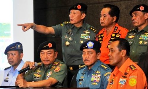 EVAKUASI AIRASIA : Panglima TNI Akui Pengangkatan Badan Pesawat Tergantung KNKT 