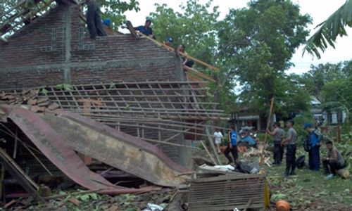 ANGIN KENCANG SRAGEN : Puting Beliung Terjang Karangmalang, 1 Rumah Roboh, 3 Rusak