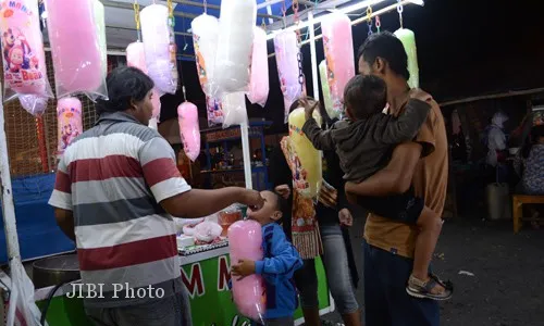 SEKATEN JOGJA : Penjualan Arum Manis Kian Manis dan Laris