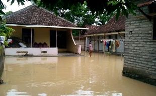 BANJIR JEMBER : Sungai Tanggul Meluap, Ratusan Rumah Warga Terendam