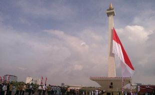 HARI BELA NEGARA 2014 : Bendera Merah Putih Raksasa Berkibar di Monas