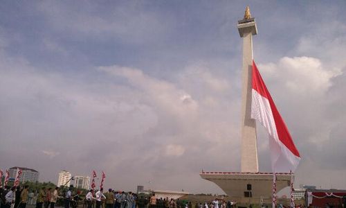 HARI BELA NEGARA 2014 : Bendera Merah Putih Raksasa Berkibar di Monas