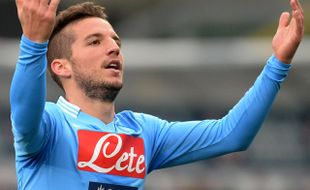 NAPOLI VS PARMA : Taklukkan  Parma 2-0, Napoli Temapti Tiga Besar Klasemen