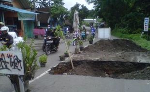 JALAN RUSAK BOYOLALI : Gorong-Gorong 2 Meter Jebol, Jalur Randusari-Jatinom Tersendat