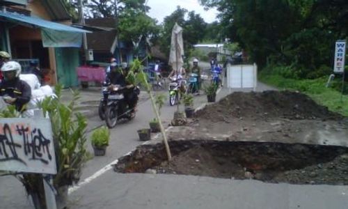 JALAN RUSAK BOYOLALI : Gorong-Gorong 2 Meter Jebol, Jalur Randusari-Jatinom Tersendat