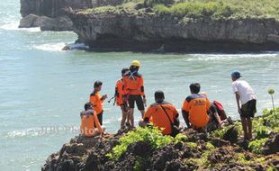 30 Personel SAR Diterjunkan Mencari ABK Hilang di Watukodok