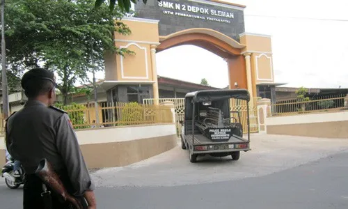 PENYERANGAN SEKOLAH : SMK N 2 Depok Sleman Diserang, Pelaku Memukul Guru