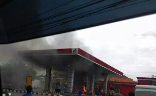 KEBAKARAN SOLO : SPBU Bhayangkara Solo Terbakar, Kerugian Rp300 Juta