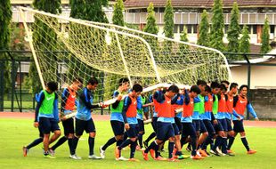 TIMNAS U-23 : Peserta Seleksi Membludak, Aji Pecah Latihan Jadi Dua Sesi