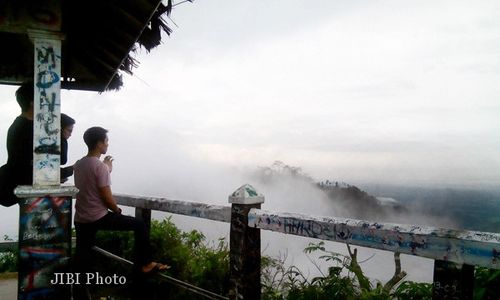 WISATA KULONPROGO : Puncak Suroloyo, Bertemunya Empat Gunung