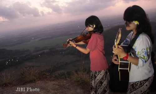 WISATA KULONPROGO : Meneropong Puncak Gunung dari Moyeng