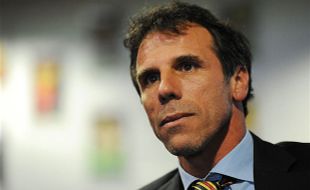 KARIR PELATIH : Gianfranco Zola Gantikan Zemen untuk Tangani Cagliari