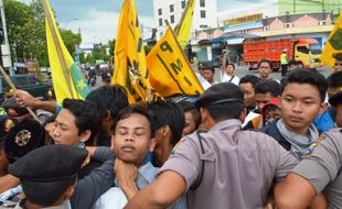 FOTO AGENDA PRESIDEN : Begini Cara PMII Tolak Jokowi di Ngawi...