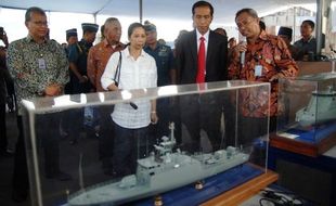 FOTO AGENDA PRESIDEN : Presiden Jokowi Simak Penjelasan PT PAL