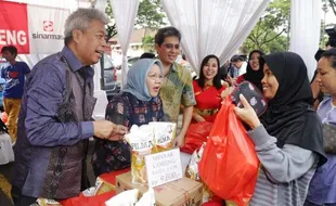 FOTO BAZAR MURAH : Sinar Mas Jual Minyak Goreng Rp9.000/Liter