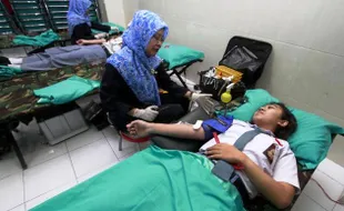 FOTO DONOR DARAH : Scope SMAN 1 Solo Sumbangkan Darah