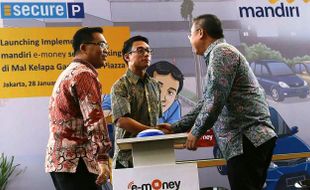 FOTO E-MONEY : Mandiri-Secure Parking Luncurkan E-Money