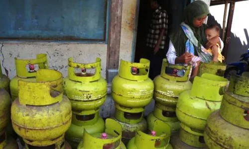 DISTRIBUSI ELPIJI 3 KILOGRAM : Pertamina DIY Jateng Tambah Pasokan Elpiji "Melon" 7,5%