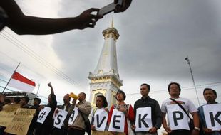 KPK VS POLRI : Jokowi Didesak Terbitkan Perppu untuk Selamatkan KPK