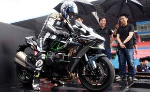 SEPEDA MOTOR KAWASAKI : Jatah Disunat, Stok Ninja H2 Indonesia Ludes