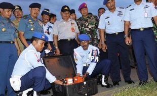 FOTO PESAWAT AIRASIA DITEMUKAN : CVR Ditemukan, Segera Diteliti KNKT