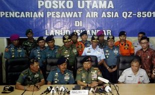 FOTO PESAWAT AIRASIA DITEMUKAN : Panglima TNI Apresiasi Pengangkat Ekor Airasia