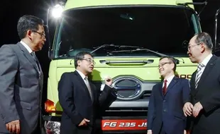 FOTO TRUK TERBARU : Hino Luncurkan Hino 500 Series