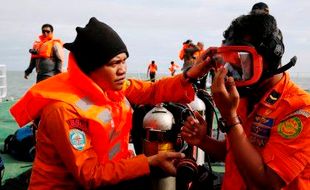 PESAWAT AIRASIA DITEMUKAN : Cuaca dan Predator Laut Ancam Keselamatan Penyelam