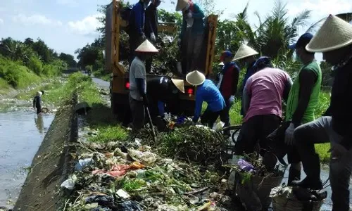 PENATAAN SLEMAN : Duh, Selokan Mataram Jadi Sasaran Pembuangan Sampah Liar