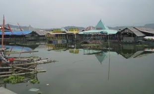 Pemilik Warung Apung Rawa Jombor Klaten Enggan Dipindah ke Darat